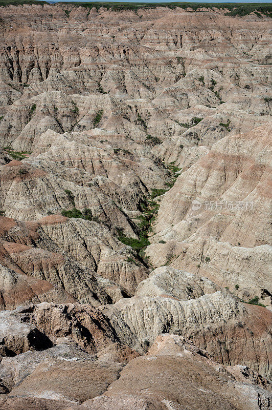 南达科塔州荒地国家公园Burns Basin Overlook的峡谷